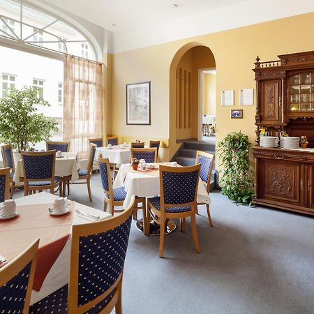 Hotel Garni Am Markt - Businesshotel - Fruehstuecksbuffet - Fahrradabstellplatz - Hunde Willkommen Нойштадт-Кобург Экстерьер фото