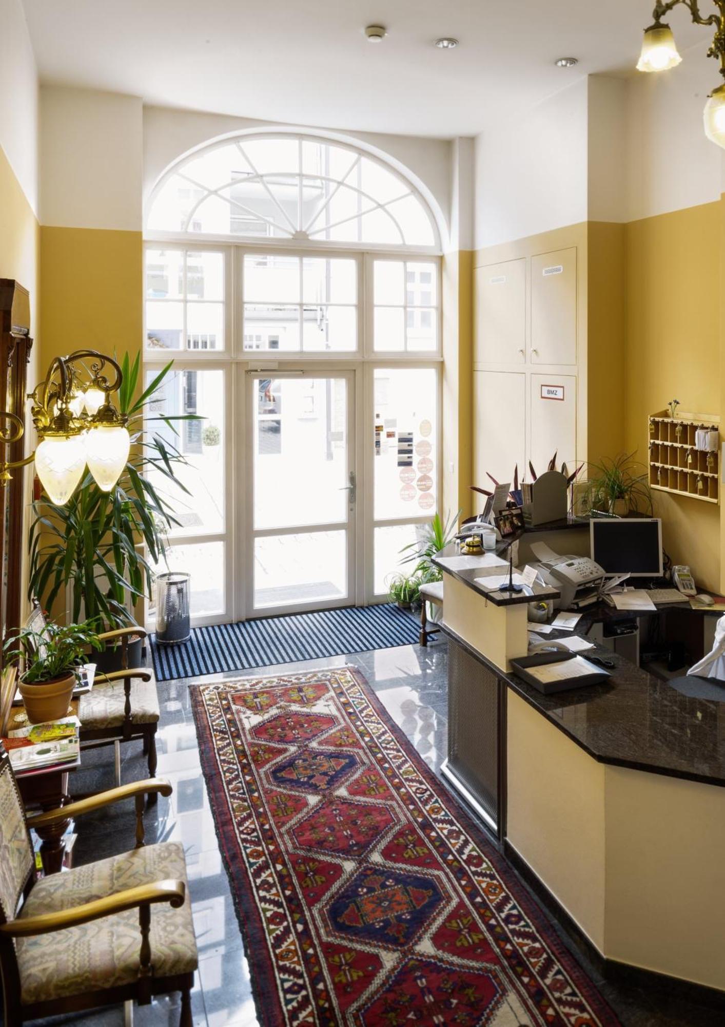 Hotel Garni Am Markt - Businesshotel - Fruehstuecksbuffet - Fahrradabstellplatz - Hunde Willkommen Нойштадт-Кобург Экстерьер фото