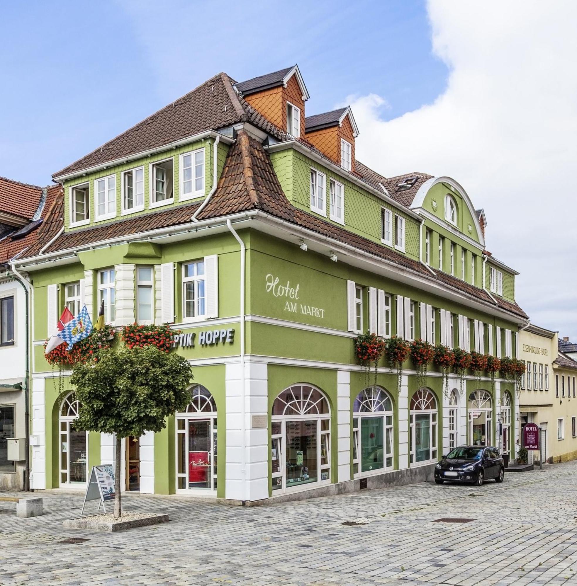 Hotel Garni Am Markt - Businesshotel - Fruehstuecksbuffet - Fahrradabstellplatz - Hunde Willkommen Нойштадт-Кобург Экстерьер фото