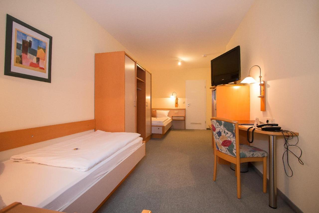 Hotel Garni Am Markt - Businesshotel - Fruehstuecksbuffet - Fahrradabstellplatz - Hunde Willkommen Нойштадт-Кобург Экстерьер фото