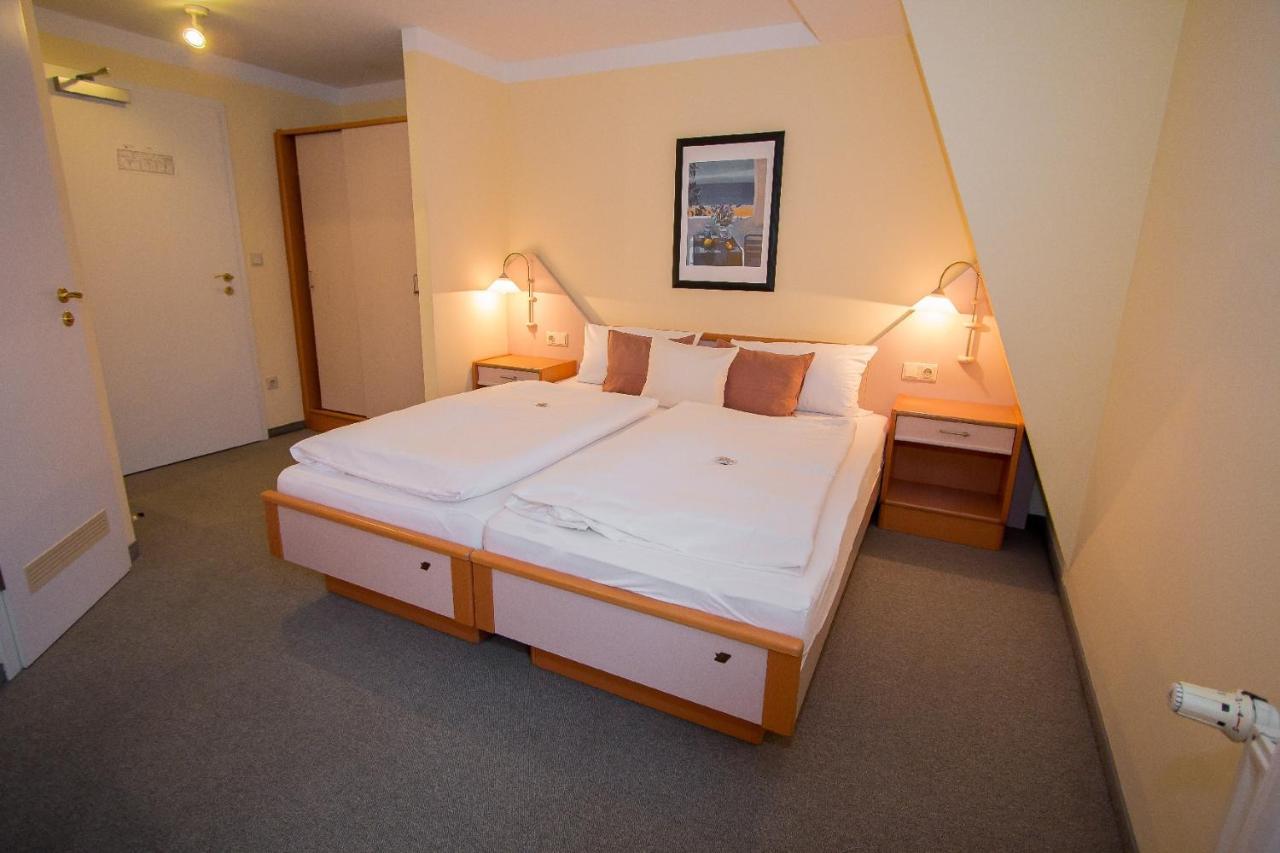 Hotel Garni Am Markt - Businesshotel - Fruehstuecksbuffet - Fahrradabstellplatz - Hunde Willkommen Нойштадт-Кобург Экстерьер фото