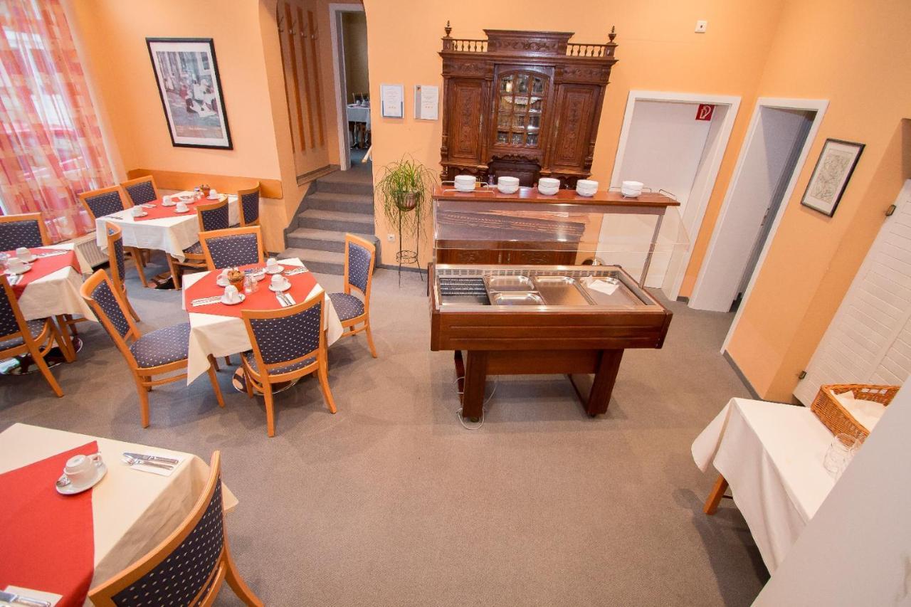 Hotel Garni Am Markt - Businesshotel - Fruehstuecksbuffet - Fahrradabstellplatz - Hunde Willkommen Нойштадт-Кобург Экстерьер фото